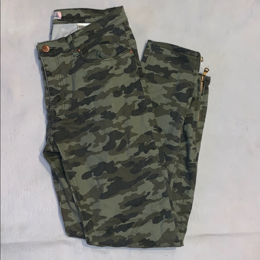 ✨H&M Camo Jeans 👖 💕